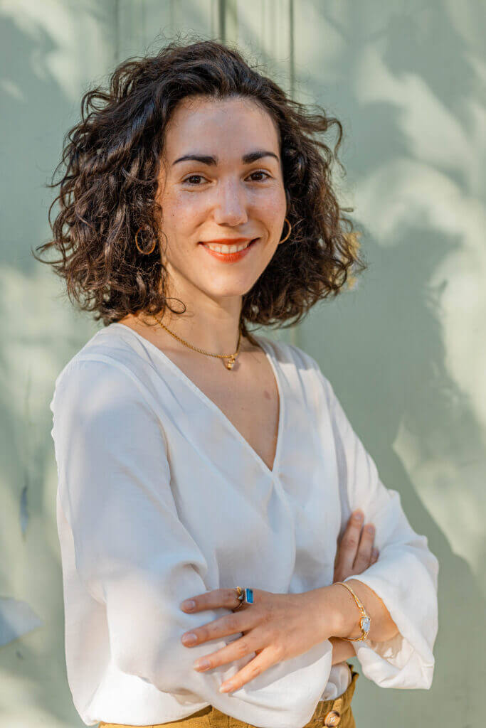 Portrait de Laurène pour Castel Patrimoine, cabinet de conseil en gestion de patrimoine et investissements financiers pour les particuliers, vignerons et agriculteurs à Montpellier